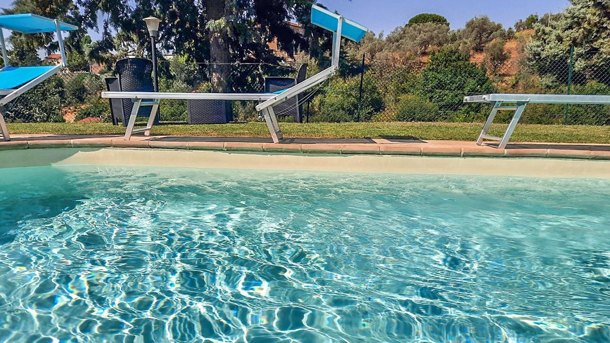 Ficulle House | Nice cottage on the hillside with pool and beautiful view.