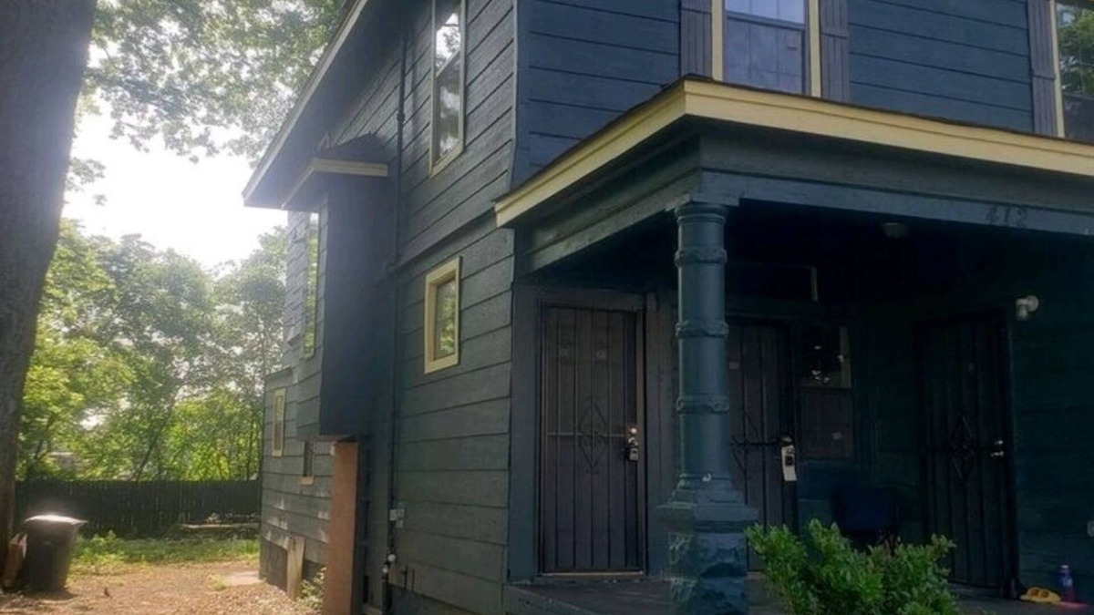 Crosstown Apartment | Nice Cozy Bungalow 10 minutes from downtown!