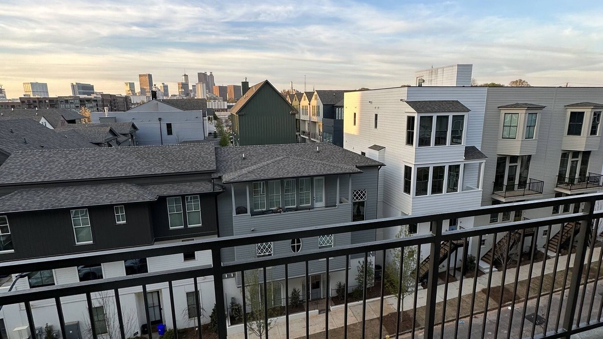Summerhill Apartment | Nice Cozy Condo With City View.