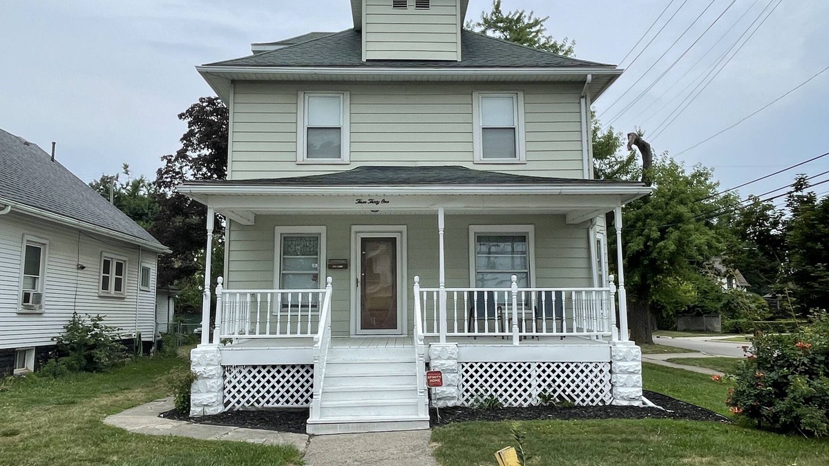 Monroe House | Nice Entire House, Minutes from Downtown