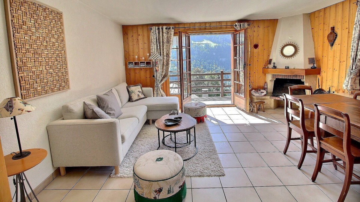 Champery Ski Chalet | Nice family flat with 4 bedrooms, parking space, wifi and free shuttle to the cable car (7-W)