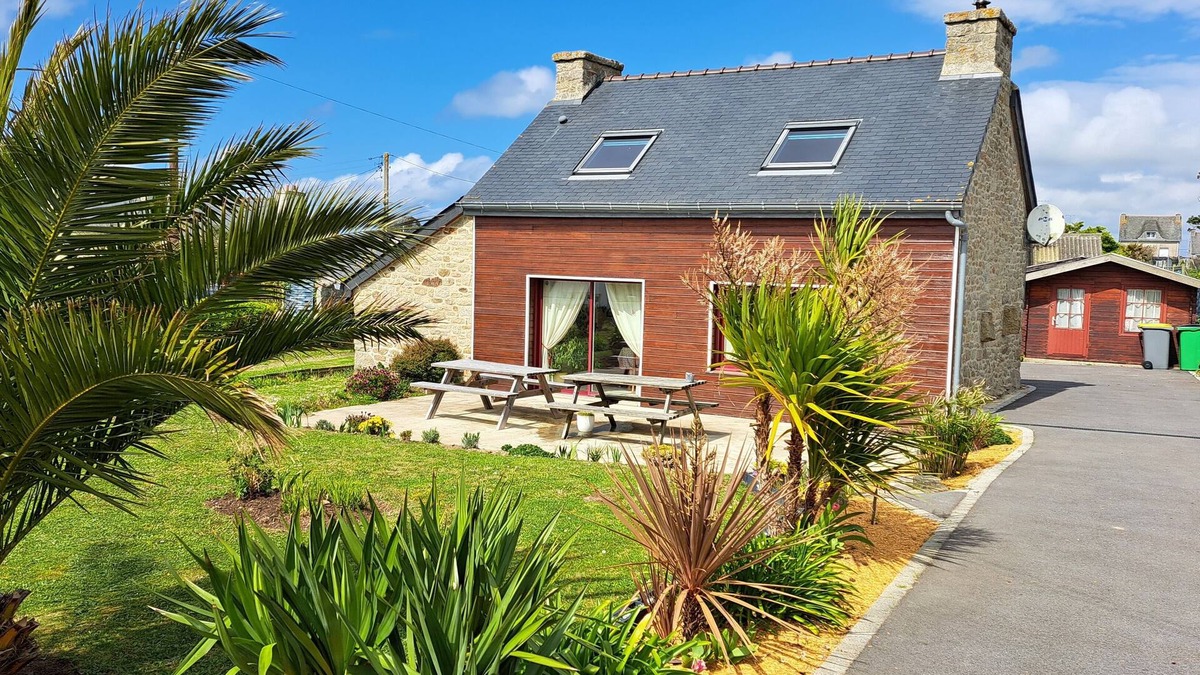 Lampaul-Plouarzel House | Nice fisherman wooden and stone house renovated in 2007 in the Iroise sea
