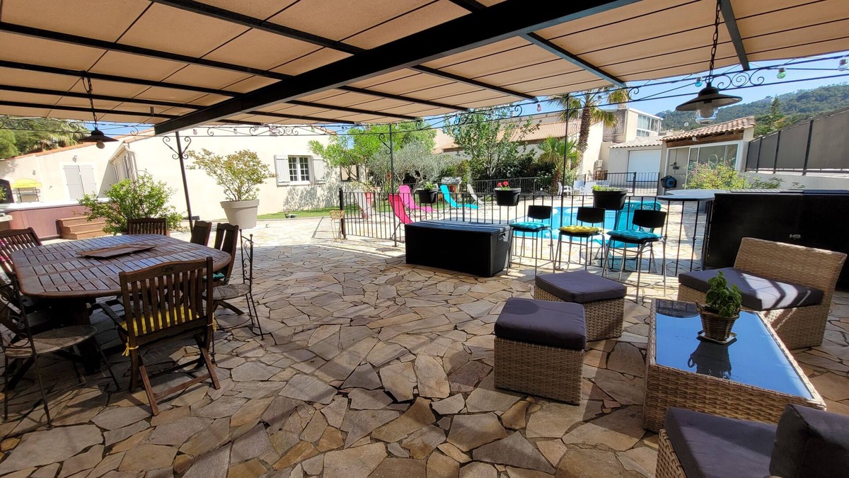 Chateauneuf-les-Martigues Villa | Nice villa with swimming pool +2 T2 for 15 people