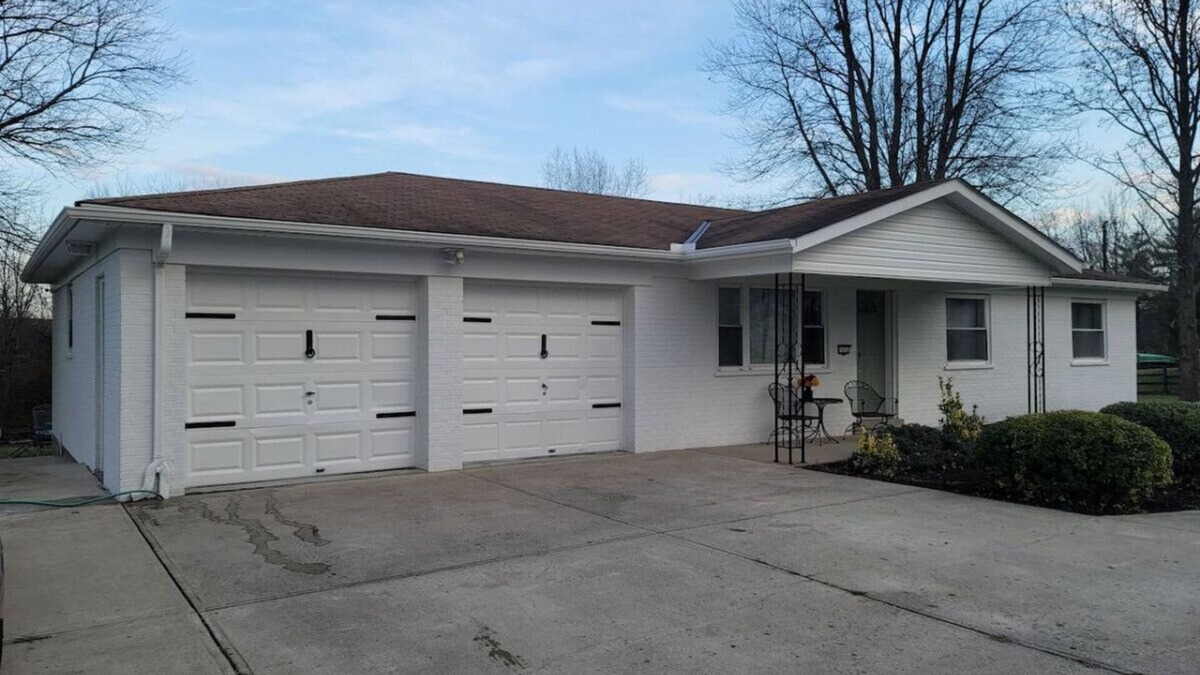 West Chester House | Nice Getaway Home with Hot Tub/Near all