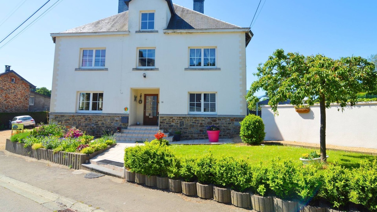Tillet House | Nice Holiday Home in Tillet with Private Terrace
