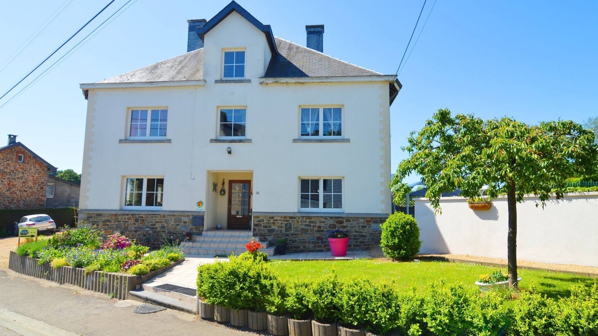 Tillet House | Nice Holiday Home in Tillet with Private Terrace