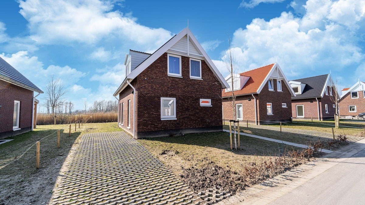 Municipality of Nissewaard House | Nice holiday home with sauna near a lake