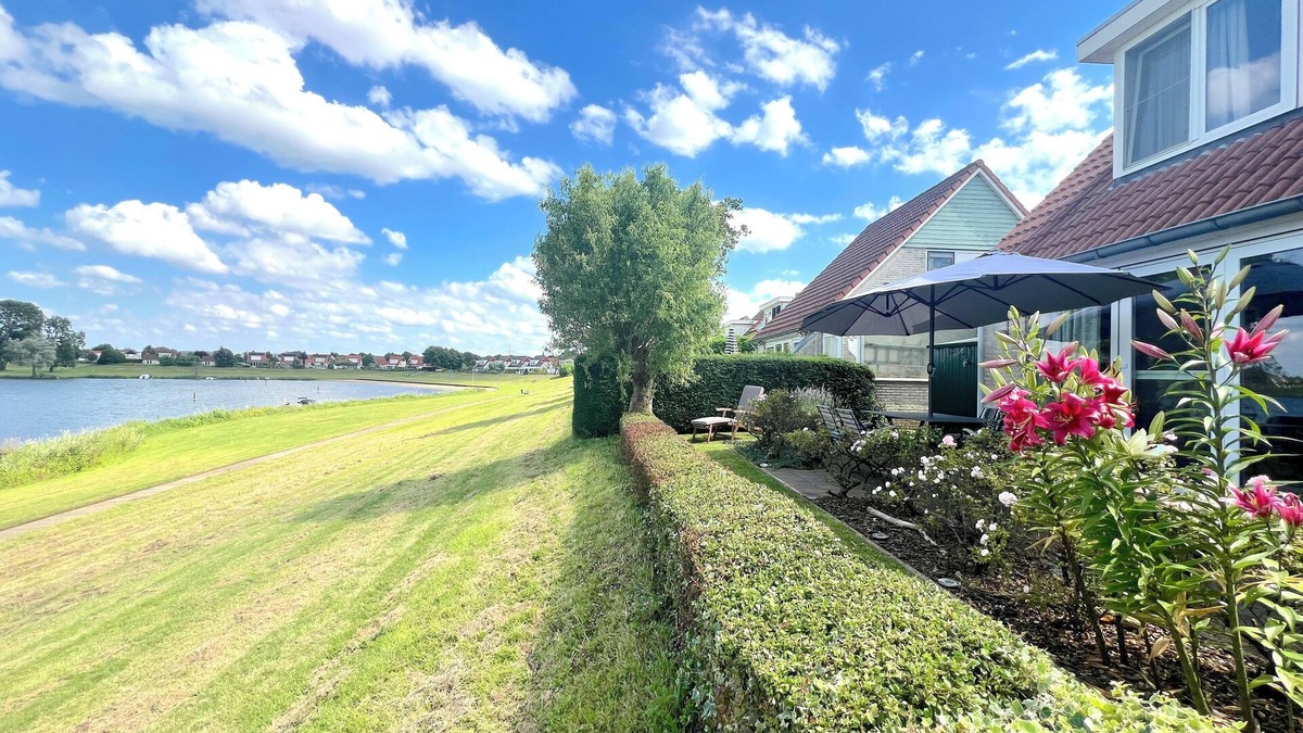 Stevensweert House | Nice holiday home by the water in Stevensweert