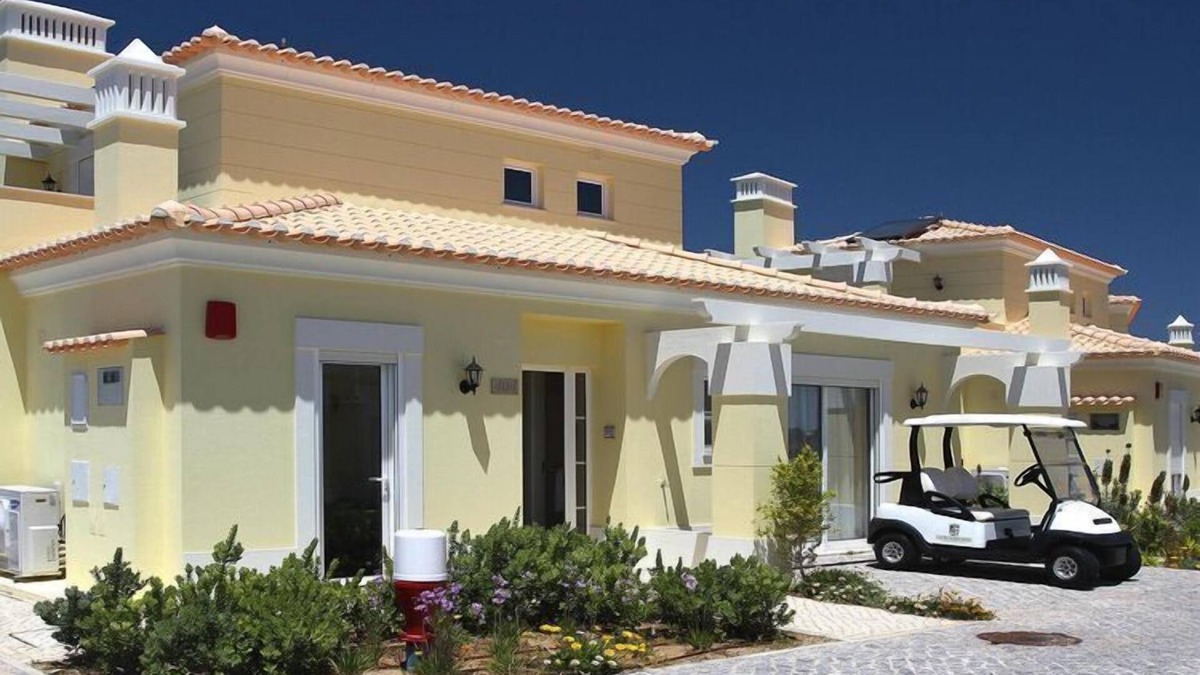 Castro Marim House | Nice holiday home with a shared pool