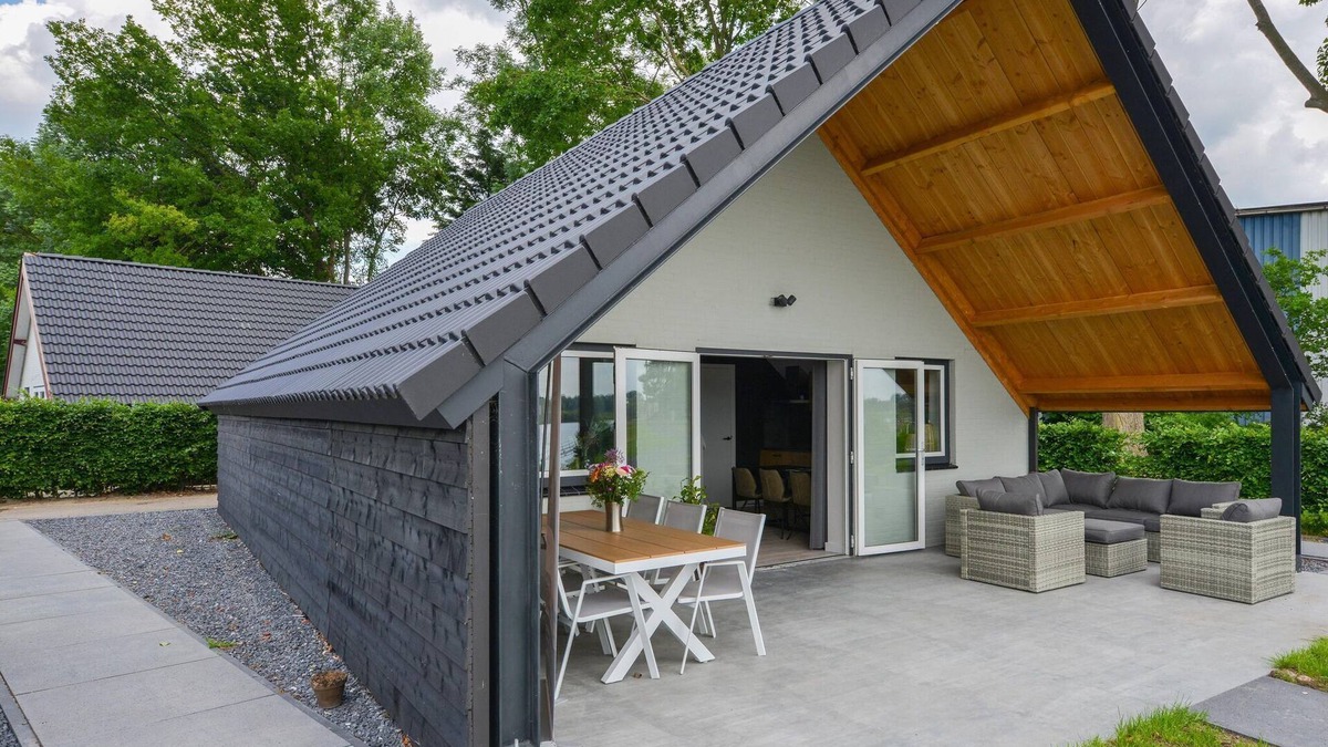 Kerkdriel House | Nice holiday home with terrace