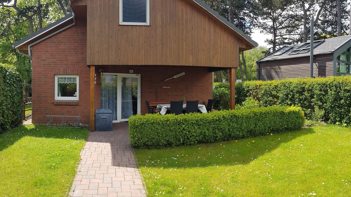 Travemuende House | Nice holiday home with a fireplace and free WiFi right on the Baltic Sea beach