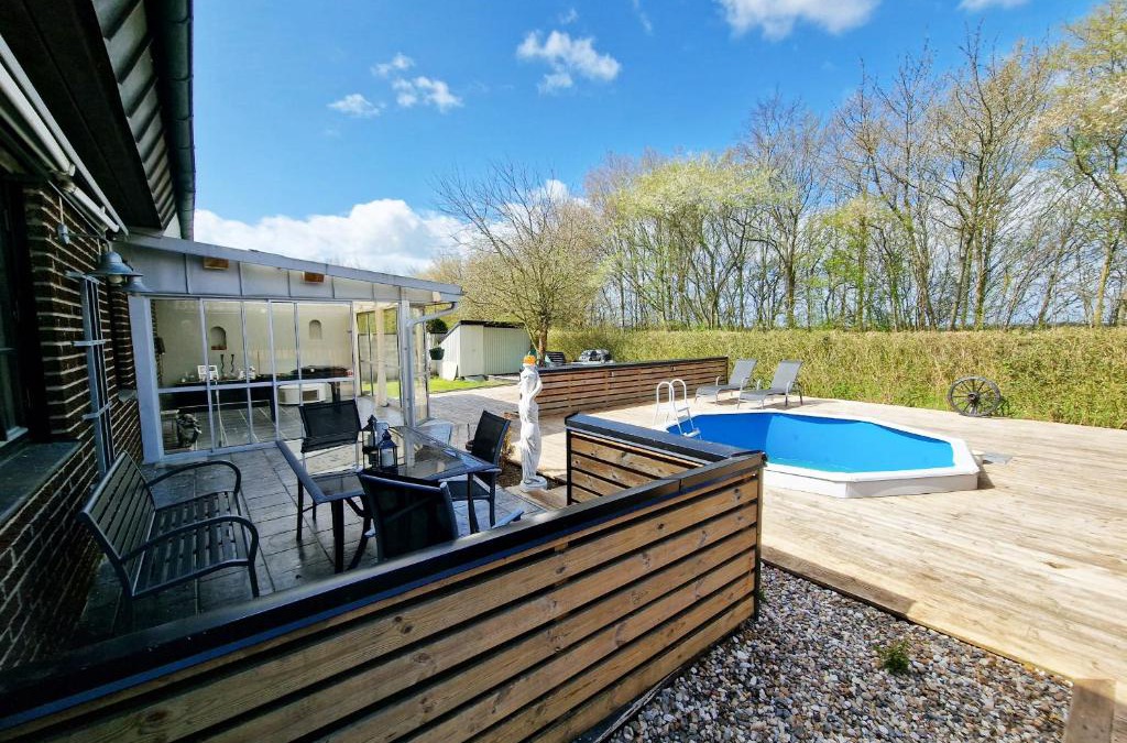Asmundtorp House | Nice holiday home with outdoor pool in Billeberga, Landskorna