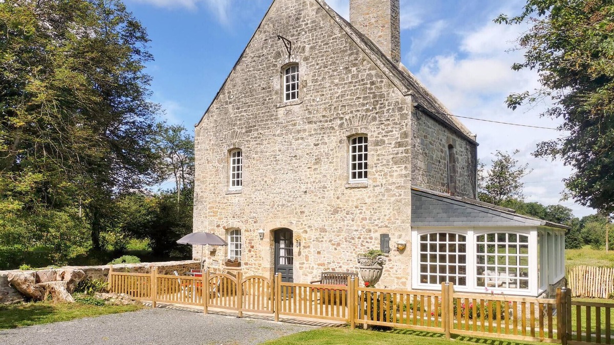 Auxais House | Nice home in Auxais with kitchenette