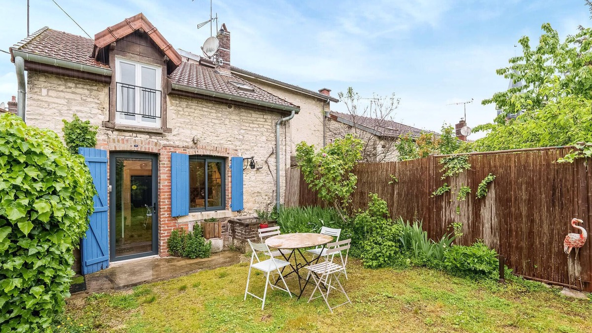 Bayel House | Nice home in Bayel with WiFi
