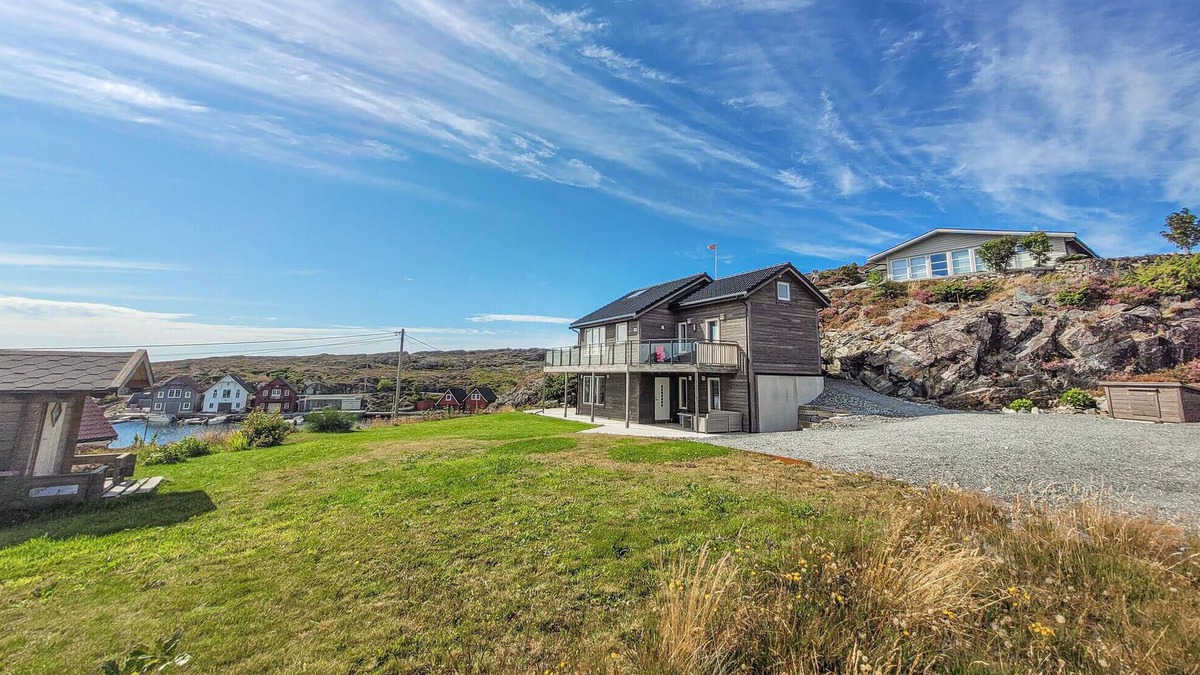Bomlo House | Nice home in Bremnes with WiFi