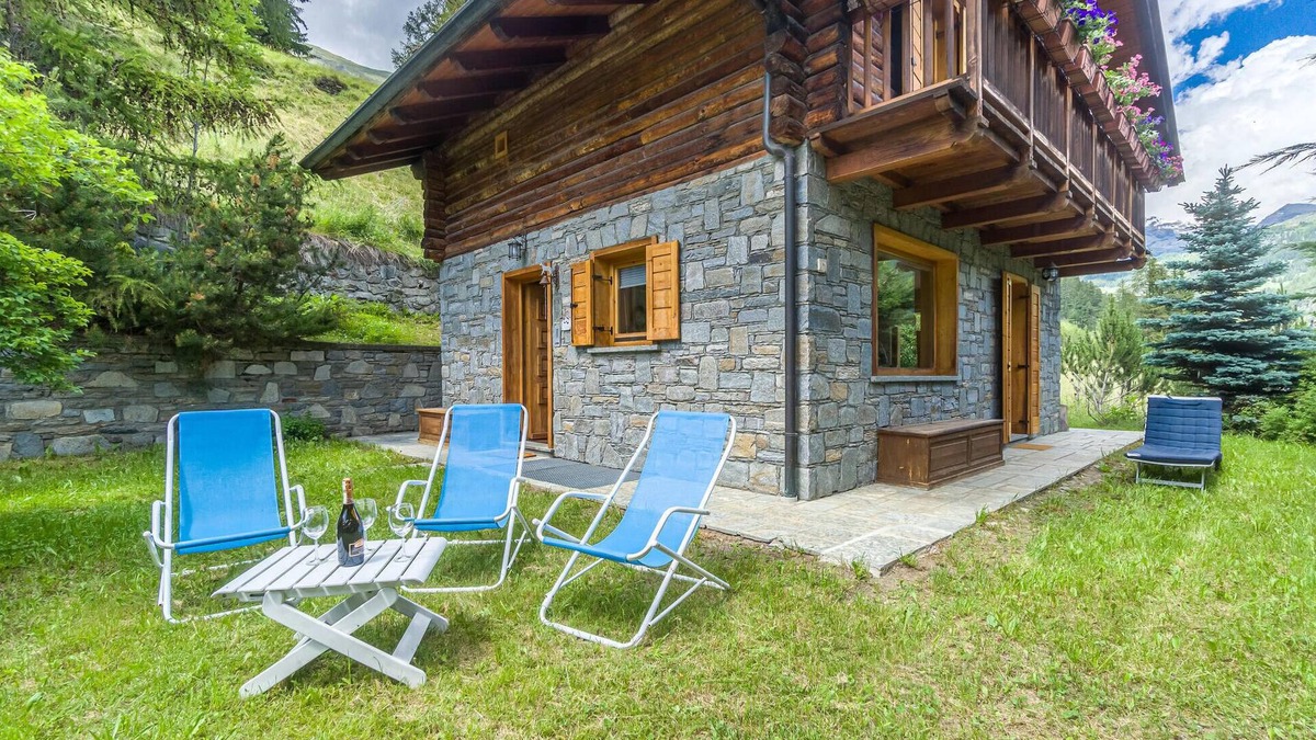 Magneaz-Palouettaz House | Nice home in Champoluc (AO) with sauna