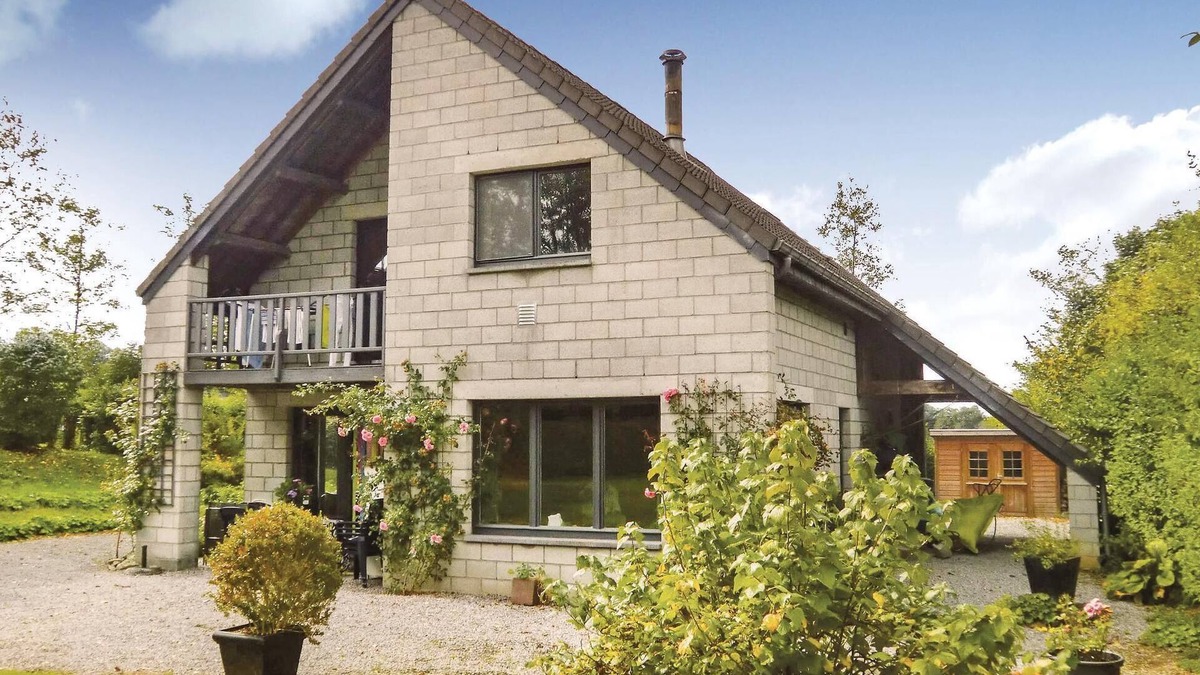 Hamoir House | Nice home in Comblinay with kitchen