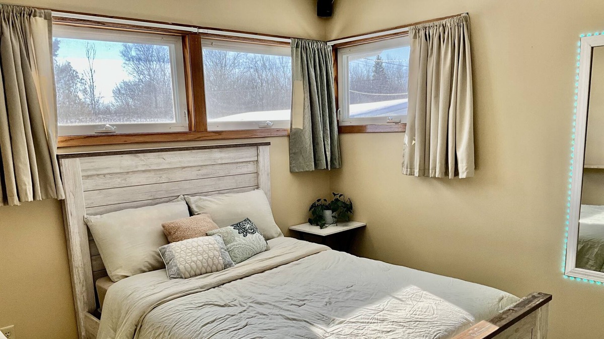 Duluth House | Nice home in Duluth near Superior trail and everything else.