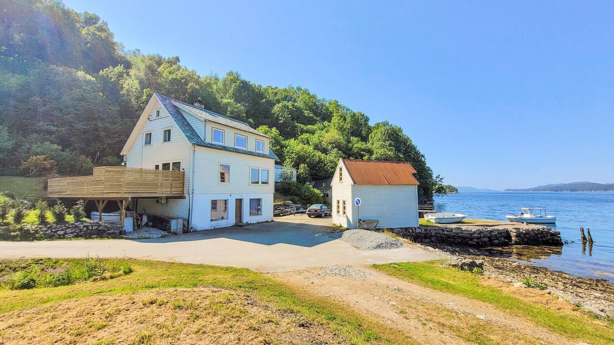 Fitjar House | Nice home in Fitjar with house sea view