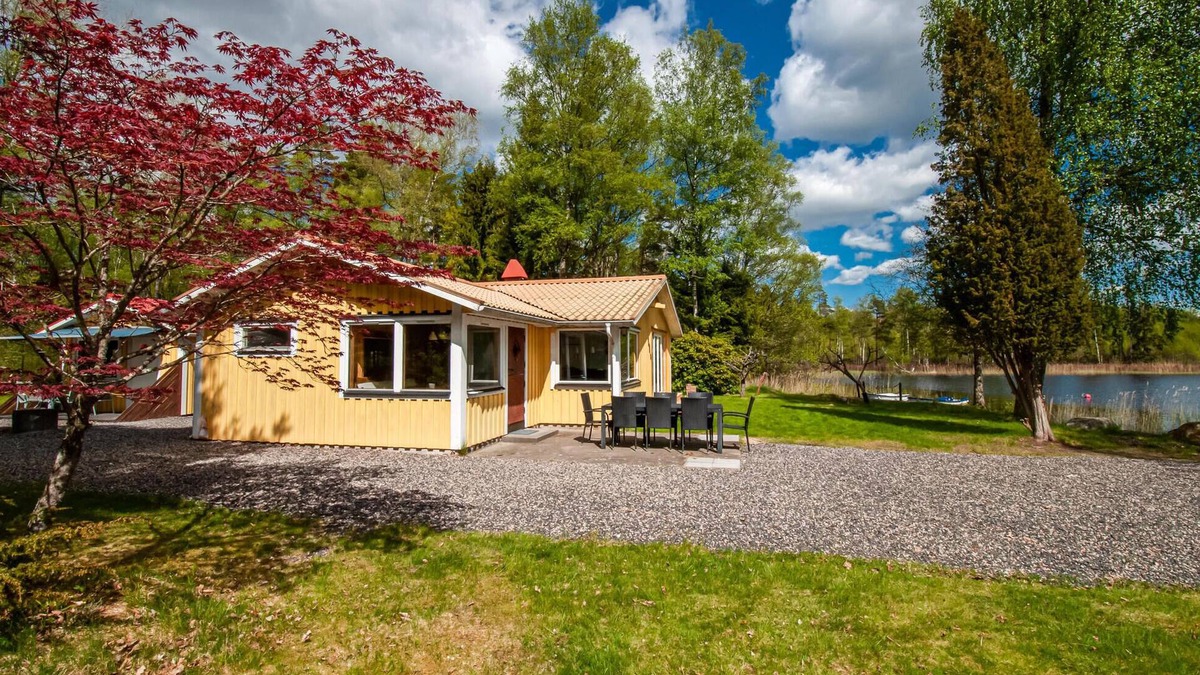 Hallaryd House | Nice home in Hallaryd with kitchen