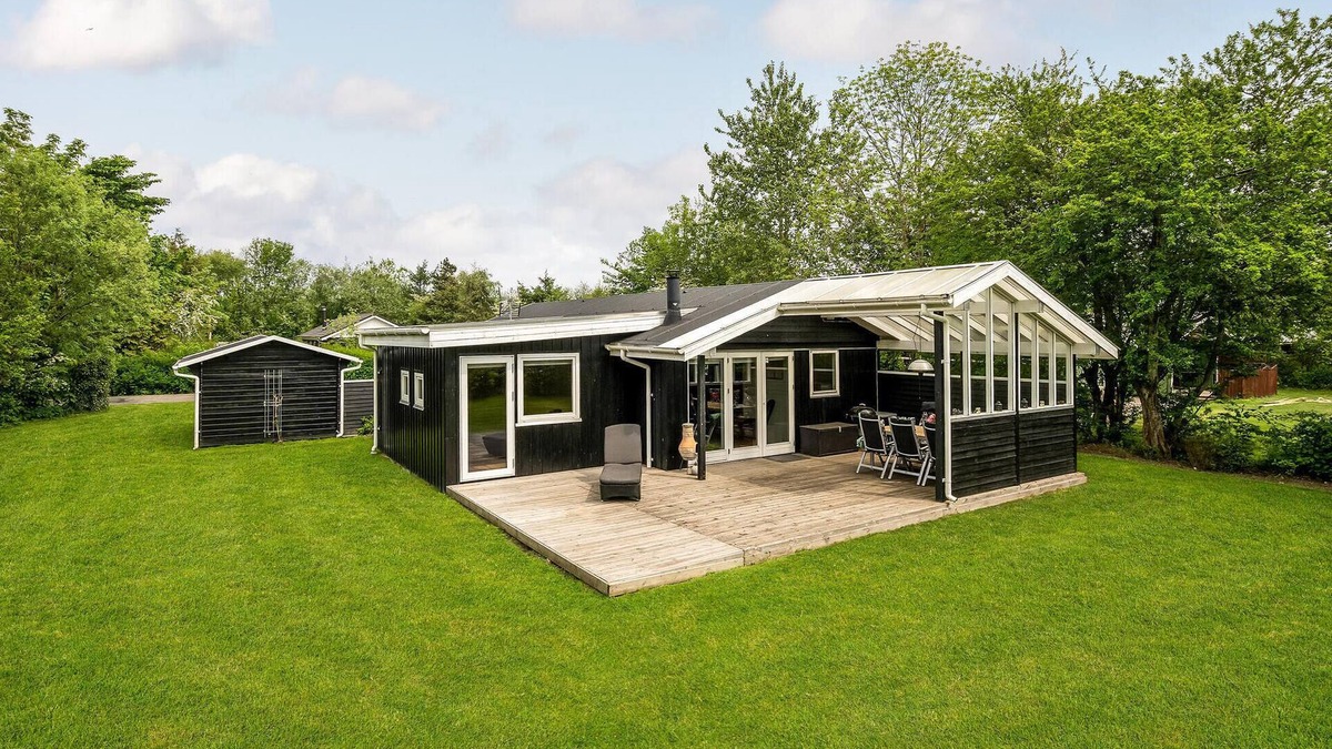 Bork Havn House | Nice home in Hemmet with kitchen