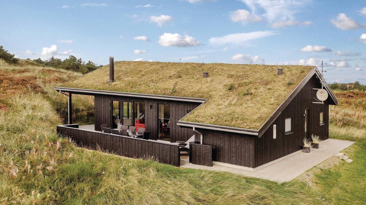 Henne Strand House | Nice home in Henne with kitchen