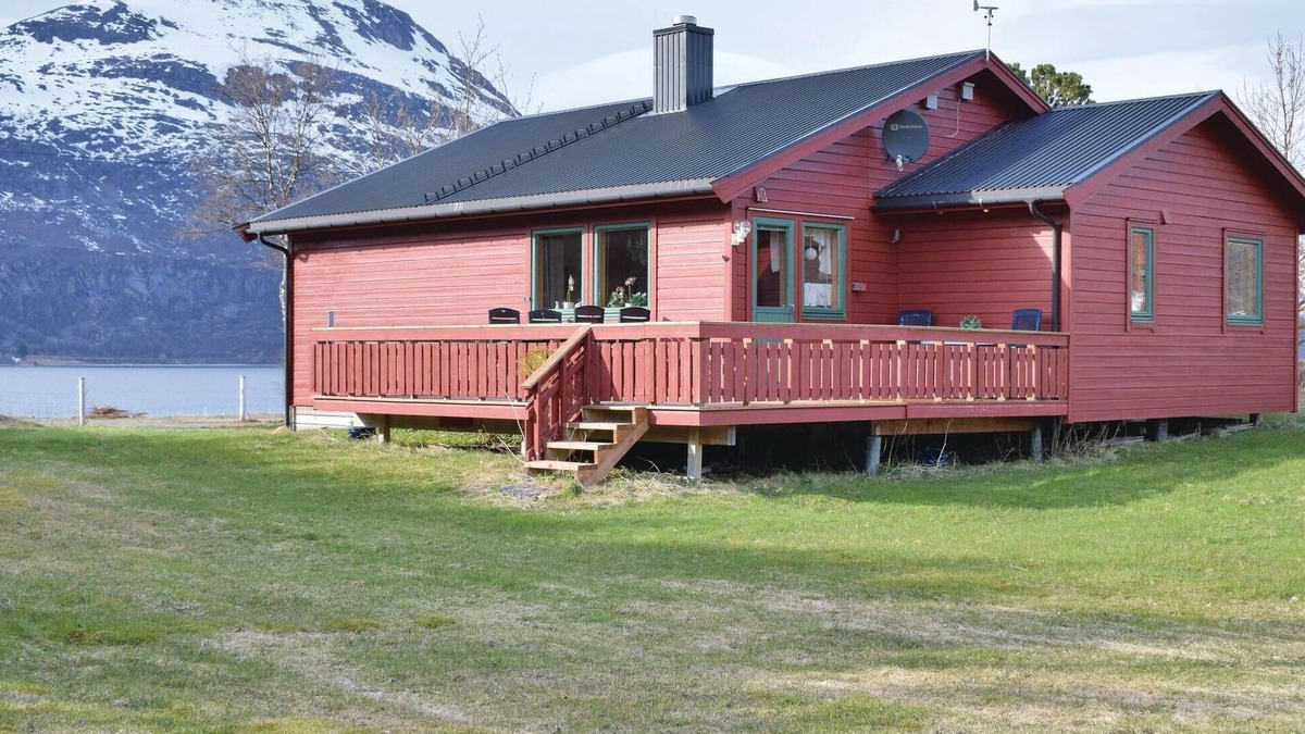 Tjeldsund House | Nice home in Hol I Tjeldsund