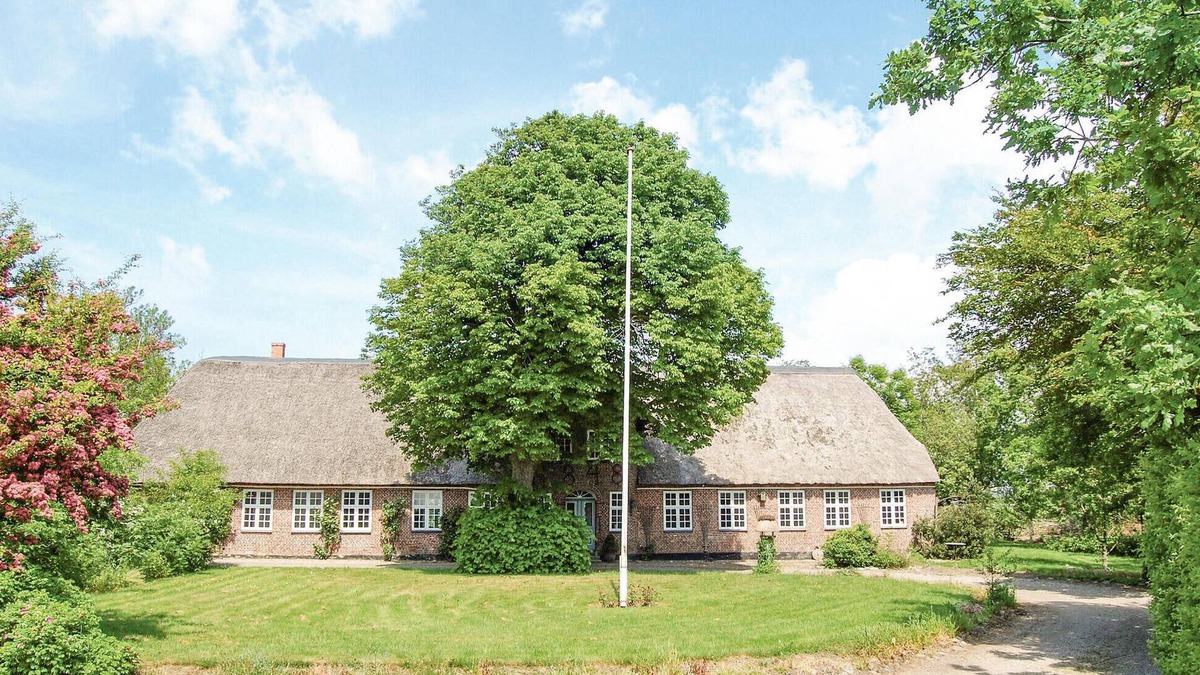 Vragard House | Nice home in Højer with sauna