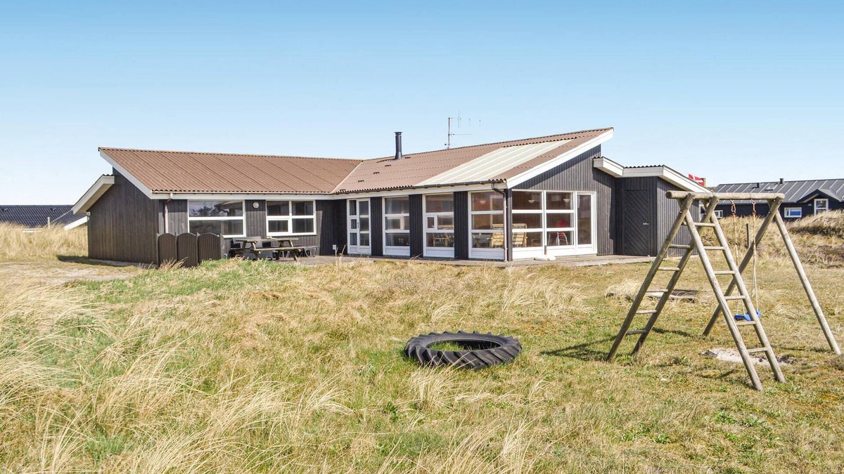 Bjerregard Strand House | Nice home in Hvide Sande with sauna
