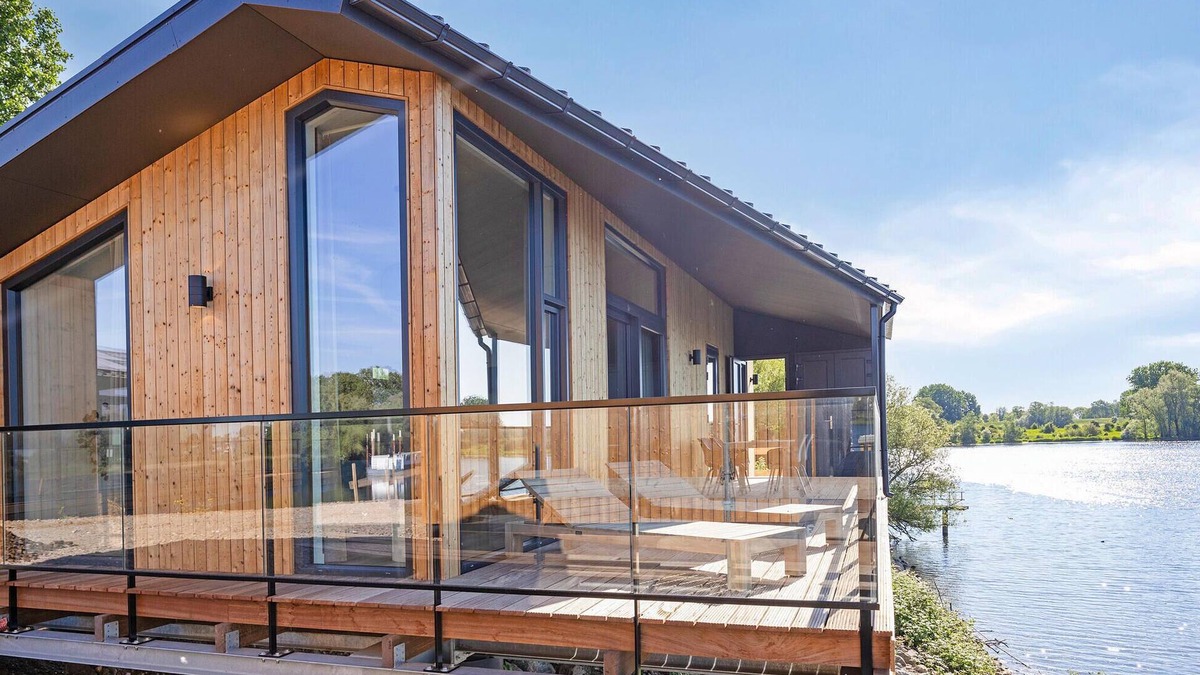 Kerkdriel House | Nice home in Kerkdriel with lake view