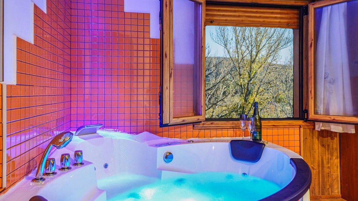 La Omanuela House | Nice home in La Omañuela with WiFi