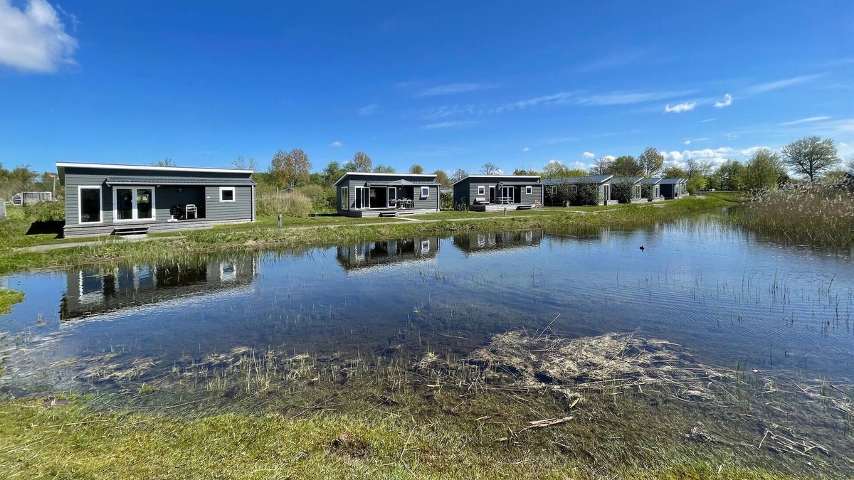 Lauwersoog House | Nice home in Lauwersoog with kitchen