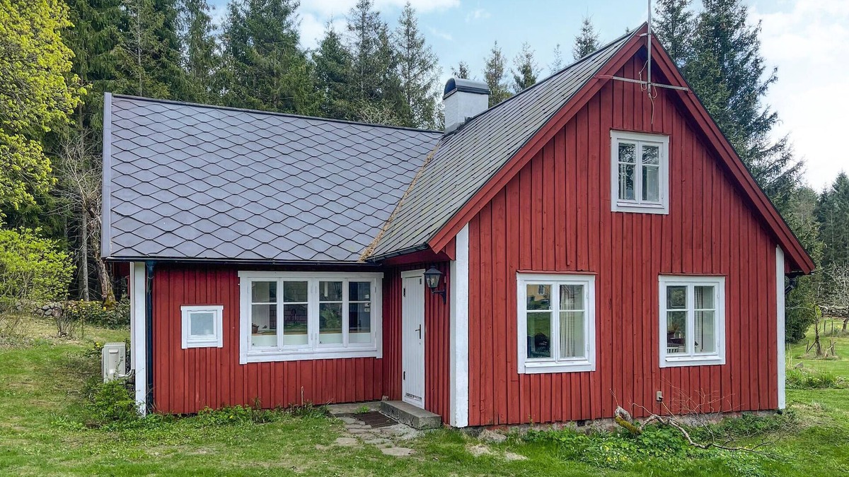 Ljunghult House | Nice home in Lidhult with kitchen