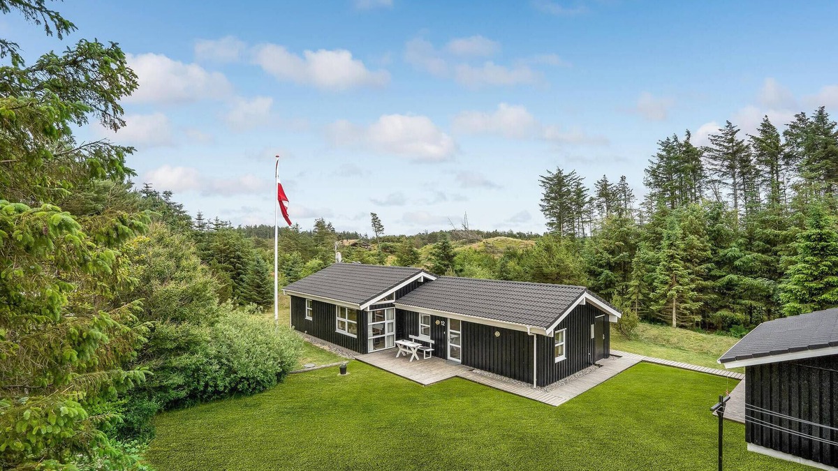 Grønhøj House | Nice home in Løkken with sauna