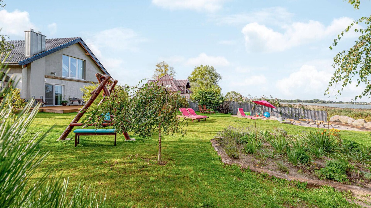 gmina Bedzino House | Nice home in Mscice with lake view