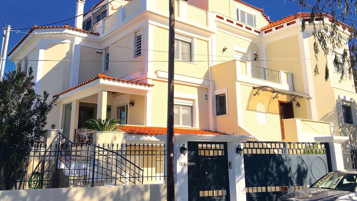 Nea Makri House | Nice home in Nea Makri with kitchen