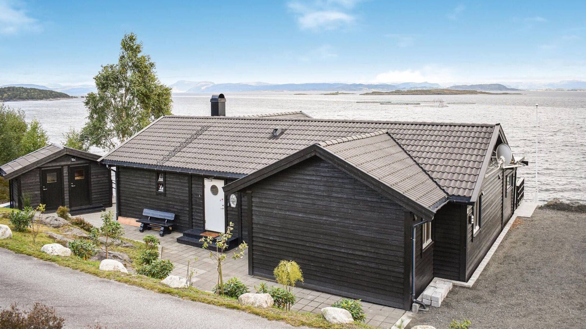 Hervik House | Nice home in Nedstrand with sauna