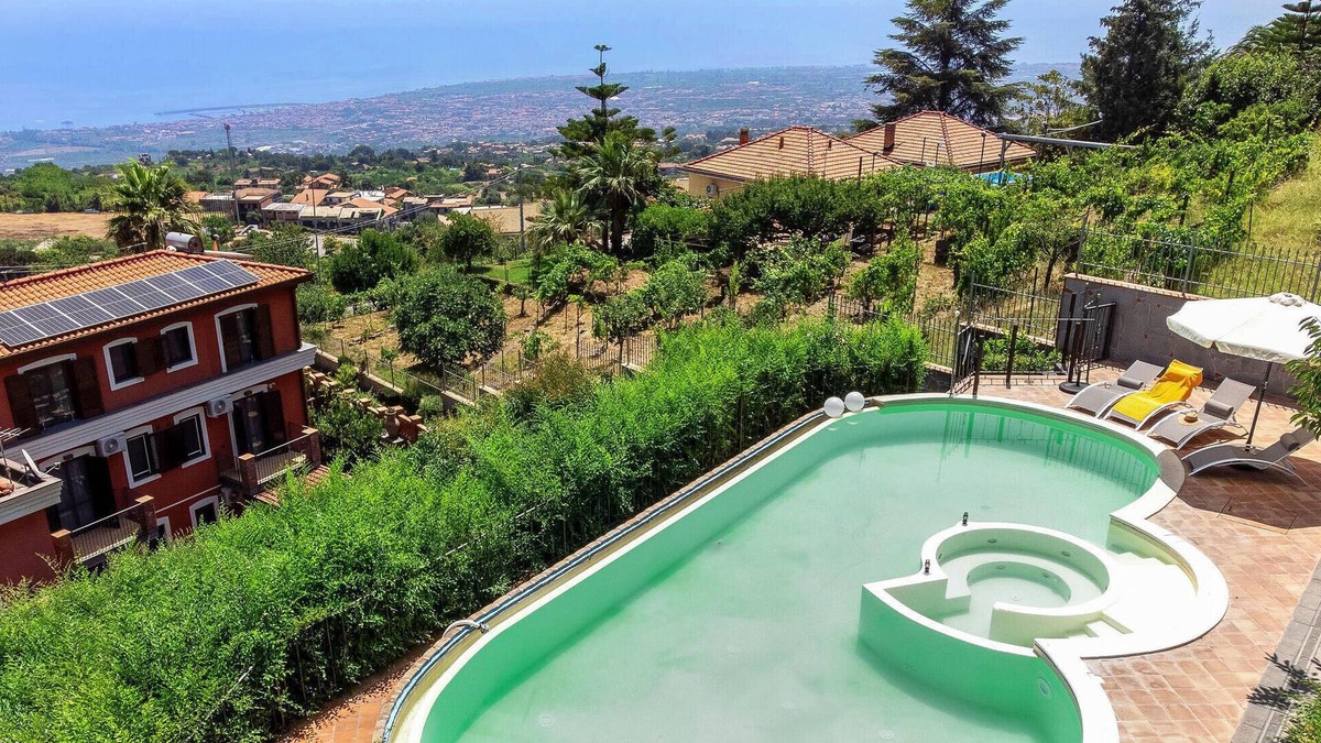Coste House | Nice home in Sant'Alfio with sauna