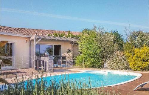 La Roche-Chalais House | Nice Home In St-Michel-Lecluse-Le-