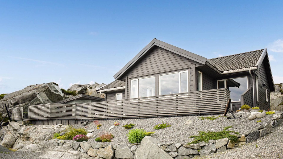 Sveio House | Nice home in Sveio with house sea view