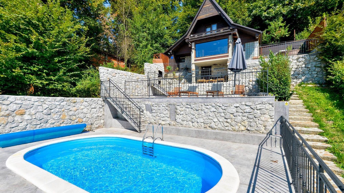 Karlovac House | Nice home in Zadobarje with WiFi