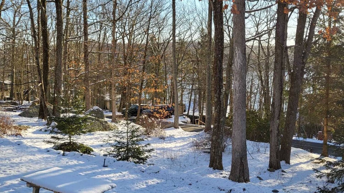 Hawley House | Nice house located in residential lake community, with modern amenities