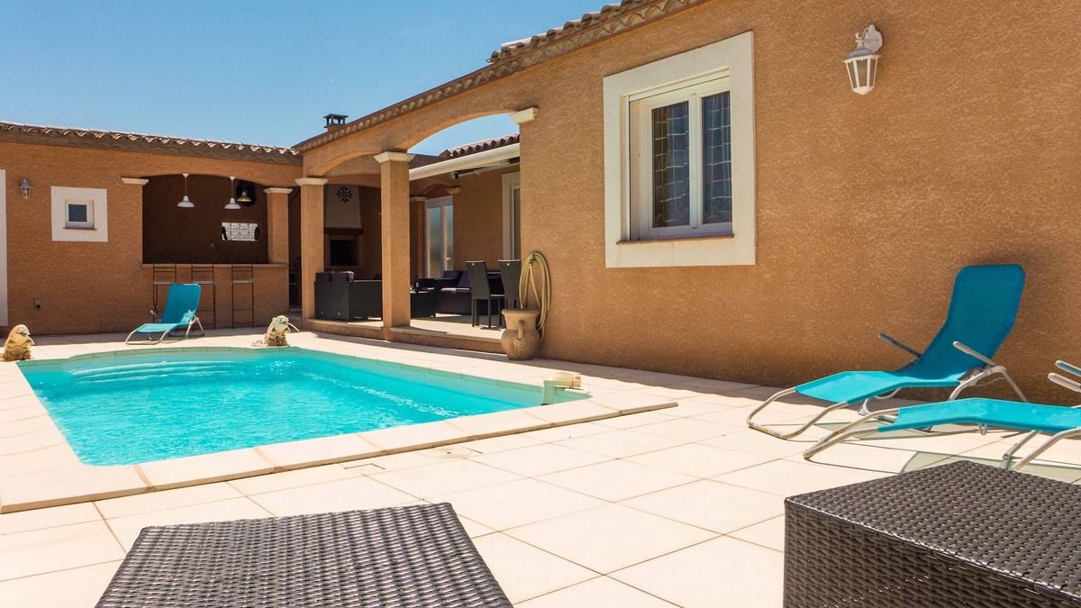 Salleles-d'Aude Villa | Nice house with private pool in charming village crossed by the canal