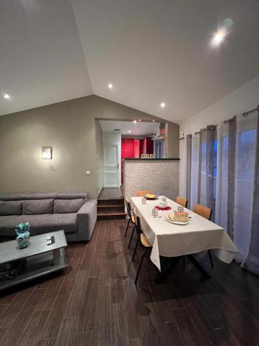 Brem Sur Mer House | Nice house with garden near the sea