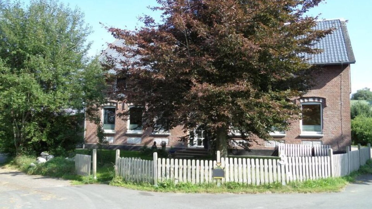 Neuendorf-Sachsenbande Apartment | Nice, large animal and family-friendly apartment in the Wilstermarsch