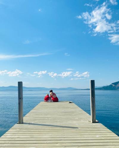 Grovfjord House | Nice little house right by the sea, stunning view
