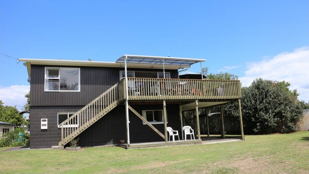 Cooks Beach House | Nice little stroll to beach