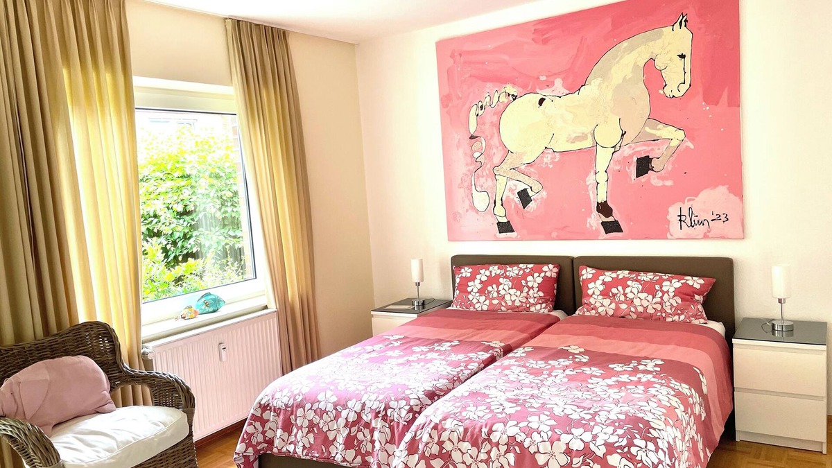 Burgeresch Apartment | Nice living in a quiet and central location - 2 bedrooms/WM/TR/1 car parking space