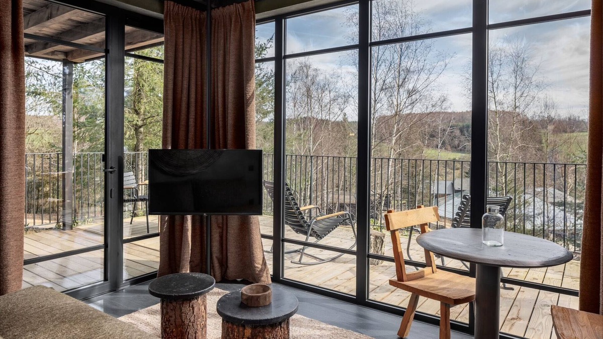 Neufchateau House | Nice lodge with a view on a natural resort