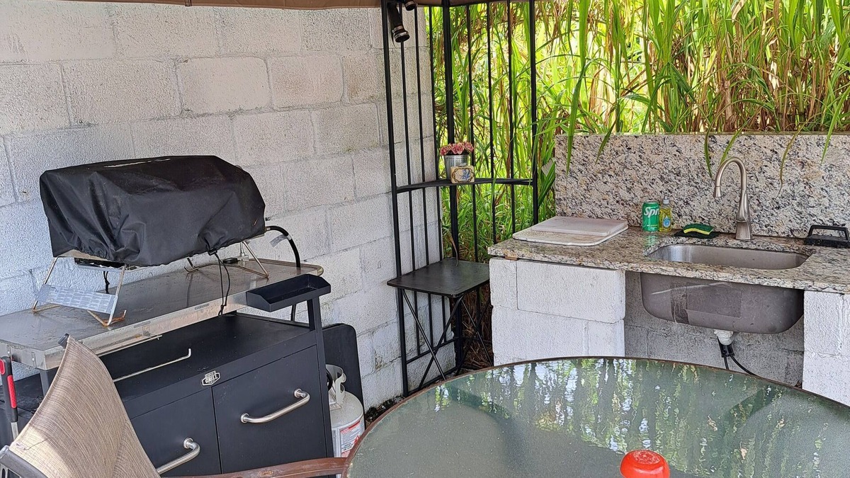 Hunt Club Cabin | Nice lodge with private courtyard in a country setting